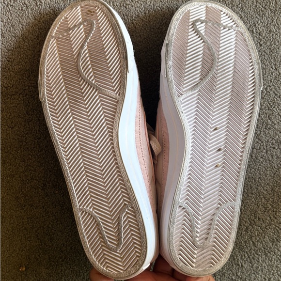 Women’s slip-on Nike shoes. - Picture 5 of 7